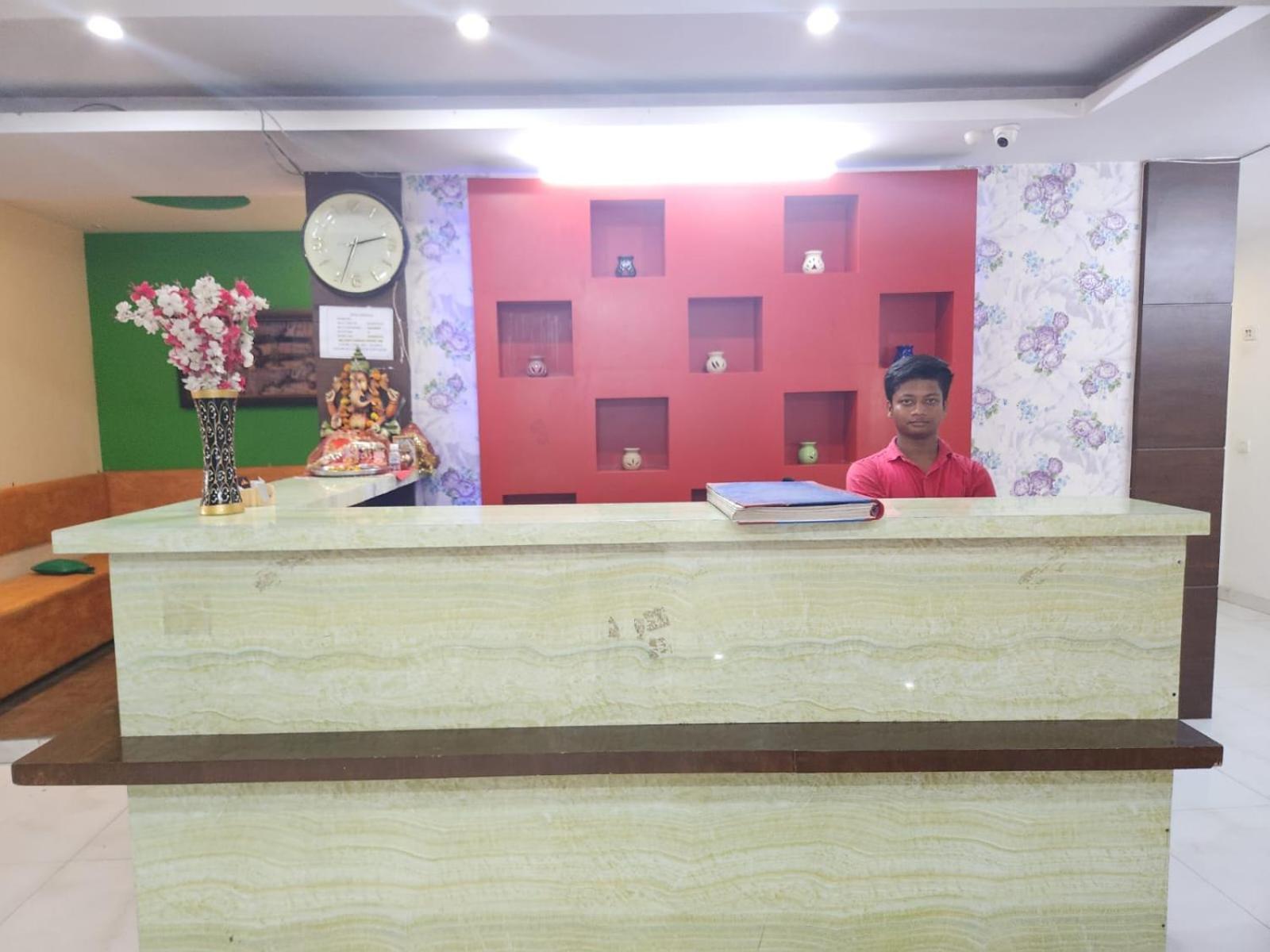 Hotel Aerotech Near Delhi Airport Нью-Дели Экстерьер фото